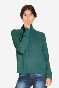 Pull d’allaitement vert en mailles tricotées