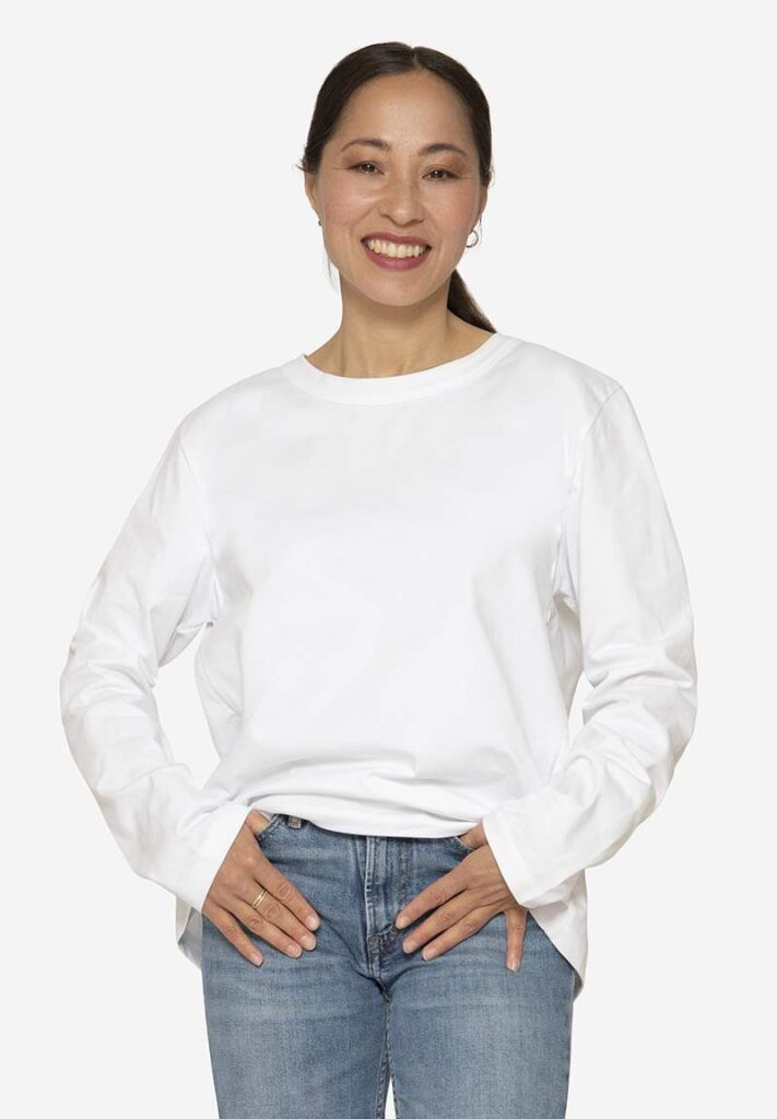 Hvid t-shirt i 100% økologisk bomuld med ammefunktion